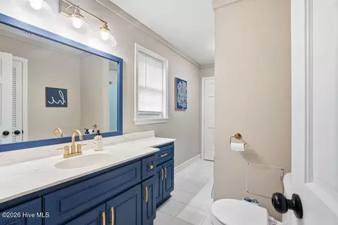 Bath - 2704 Bolling Rd, Augusta, GA 30909 photo 7 of 7