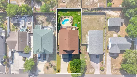 131 NE 15th St, Oak Island, NC 28465