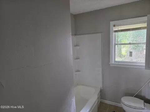 Bath - 2518 Argonne Dr, Augusta, GA 30906 photo 1 of 2