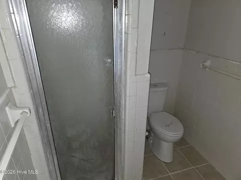 Bath - 2518 Argonne Dr, Augusta, GA 30906 photo 2 of 2