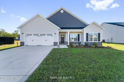 776 Regiment Rd, Jacksonville, NC 28546