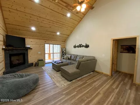Living - 28 Copper Fox Cor, Murphy, NC 28906 photo 1 of 1