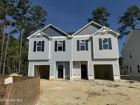 101 Chestnut Hill Dr, Jacksonville, NC 28546