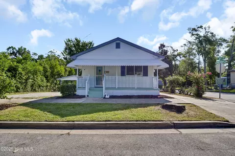 1121 S 6th St, Wilmington, NC 28401