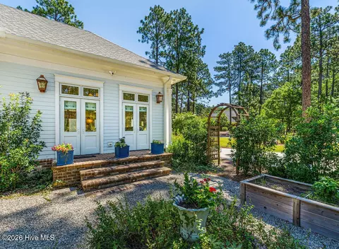 Exterior - 124 Chesterfield Dr, Pinehurst, NC 28374 photo 3 of 9