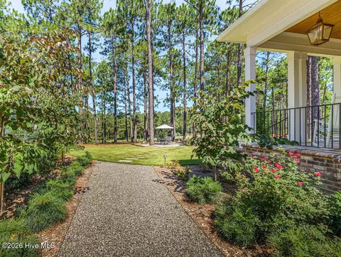 Exterior - 124 Chesterfield Dr, Pinehurst, NC 28374 photo 5 of 9