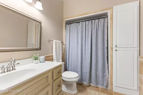 Bath - 439 Whitebridge Rd, Hampstead, NC 28443 photo 4 of 11