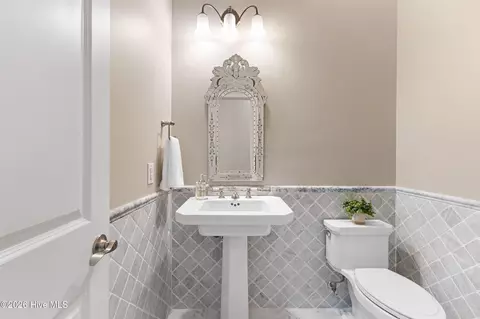 Bath - 439 Whitebridge Rd, Hampstead, NC 28443 photo 6 of 11