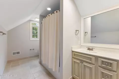 Bath - 439 Whitebridge Rd, Hampstead, NC 28443 photo 7 of 11