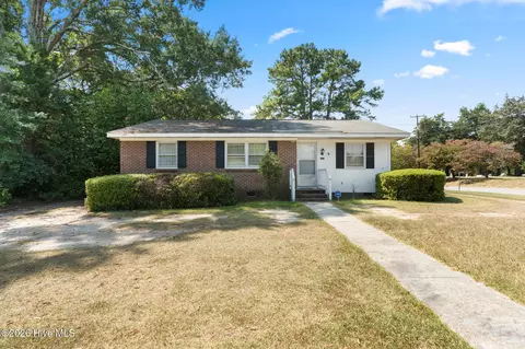 301 Tuskeegee Dr, Laurinburg, NC 28352