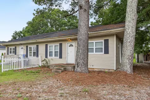 209 W Bridgers St, Burgaw, NC 28425