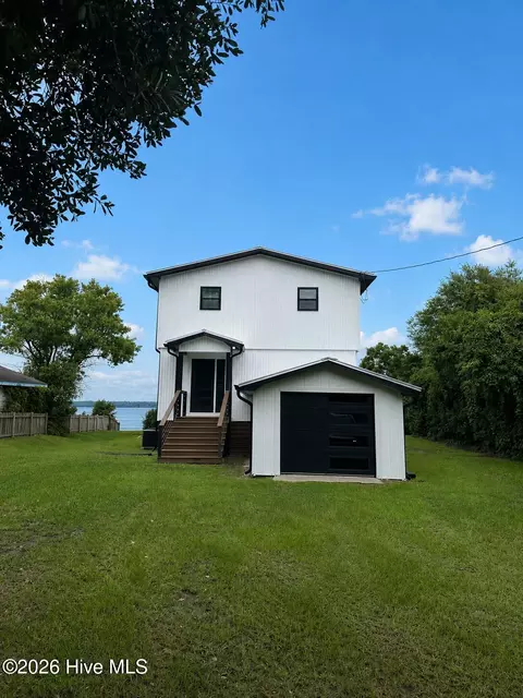 237 Riverside Dr, Sneads Ferry, NC 28460