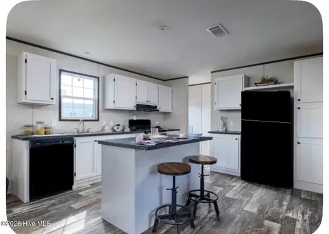 202 Gray Rd, Newport, NC 28570