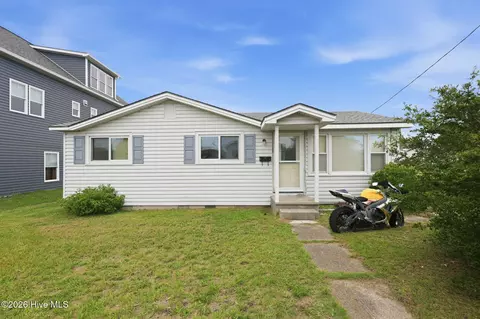 1106 Avery St, Morehead City, NC 28557