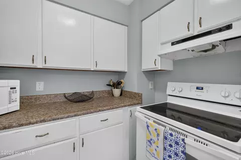 Kitchen - 39 Roberts Rd #3, Hampstead, NC 28443 photo 3 of 3