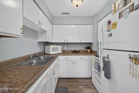 Kitchen - 39 Roberts Rd #3, Hampstead, NC 28443 photo 1 of 3