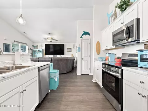 Kitchen - 612 Macy Pl, Hubert, NC 28539 photo 6 of 7