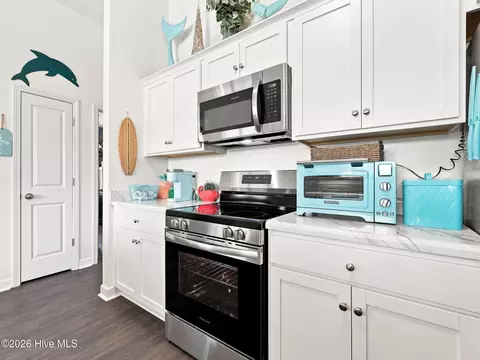 Kitchen - 612 Macy Pl, Hubert, NC 28539 photo 5 of 7