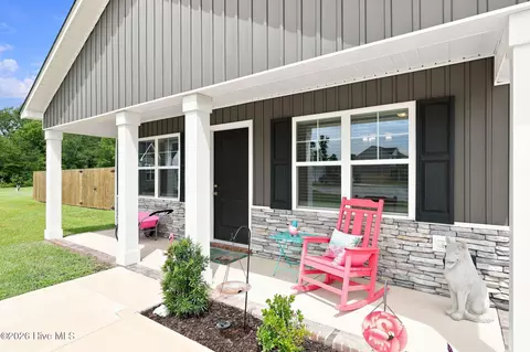 Exterior - 612 Macy Pl, Hubert, NC 28539 photo 2 of 6