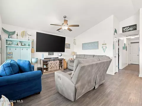 Living - 612 Macy Pl, Hubert, NC 28539 photo 2 of 3