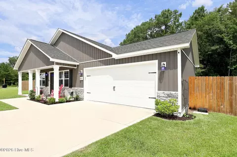 Exterior - 612 Macy Pl, Hubert, NC 28539 photo 1 of 6