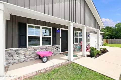 Exterior - 612 Macy Pl, Hubert, NC 28539 photo 6 of 6