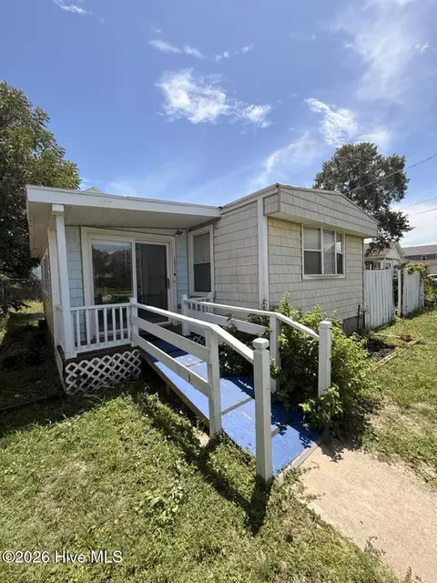 1511 Mackerel Ln, Carolina Beach, NC 28428