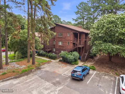 702 Dover St, Southern Pines, NC 28387