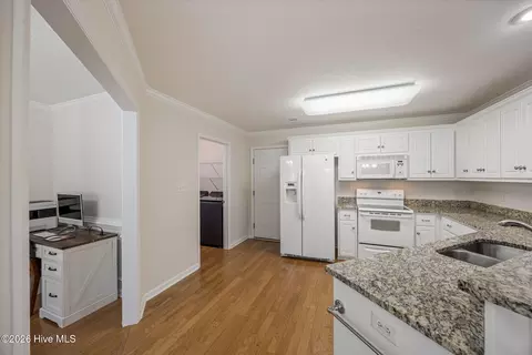 Kitchen - 407 Sandleton Way, Evans, GA 30809 photo 2 of 3
