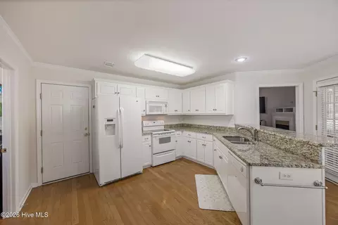 Kitchen - 407 Sandleton Way, Evans, GA 30809 photo 3 of 3