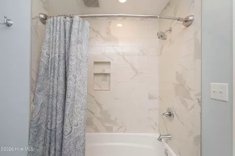 Bath - 507 Pineview Ct, Martinez, GA 30907 photo 5 of 6
