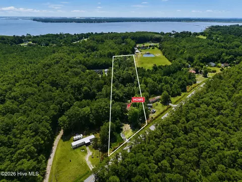 390 Old Winberry Rd, Newport, NC 28570