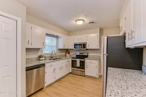 Kitchen - 2425 Birdie Dr, Augusta, GA 30906 photo 4 of 5