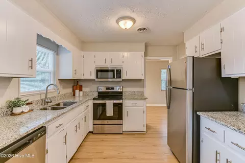 Kitchen - 2425 Birdie Dr, Augusta, GA 30906 photo 3 of 5