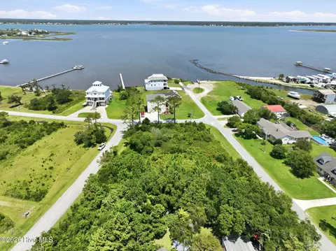 162 Westbay Cir, Harkers Island, NC 28531