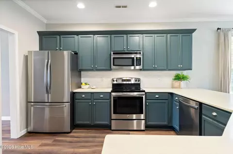 Kitchen - 115 Bunchberry Ct, Hampstead, NC 28443 photo 2 of 5