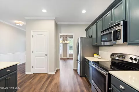 Entry Way - 115 Bunchberry Ct, Hampstead, NC 28443 photo 4 of 7