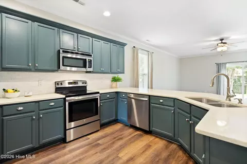 Kitchen - 115 Bunchberry Ct, Hampstead, NC 28443 photo 3 of 5