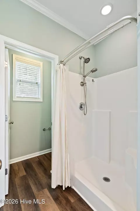 Bath - 115 Bunchberry Ct, Hampstead, NC 28443 photo 4 of 6
