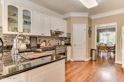Kitchen - 906 Nerium Trl, Evans, GA 30809 photo 4 of 8