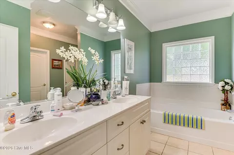 Bath - 906 Nerium Trl, Evans, GA 30809 photo 2 of 5