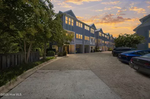 1718 Tearthumb Ct, Wilmington, NC 28403