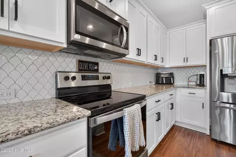 Kitchen - 58 E Maritt St, Hampstead, NC 28443 photo 4 of 5