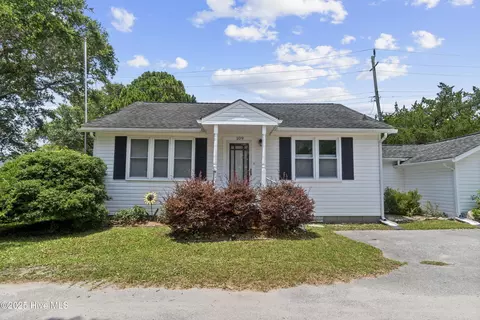 109 Sunshine Ct, Beaufort, NC 28516