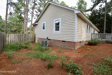 Exterior - 100 Sawmill Rd E, Pinehurst, NC 28374 photo 4 of 7