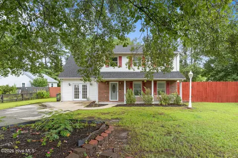 100 W Cameron Ct, Jacksonville, NC 28546