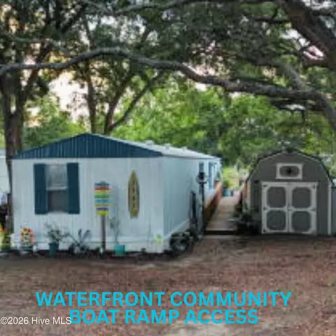 2882 Six Pence Dr SW, Supply, NC 28462
