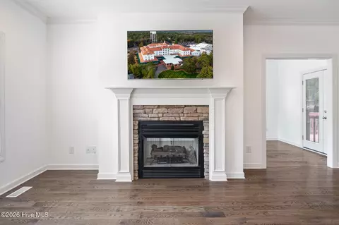 Living - 37 Beryl Cir, Pinehurst, NC 28374 photo 2 of 2