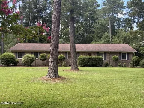 120 Greenwood Dr, Greenville, NC 27834