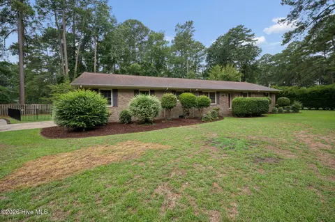 120 Greenwood Dr, Greenville, NC 27834